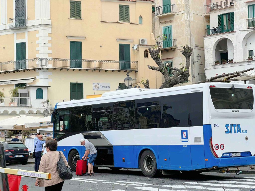 driving on the Amalfi Coast