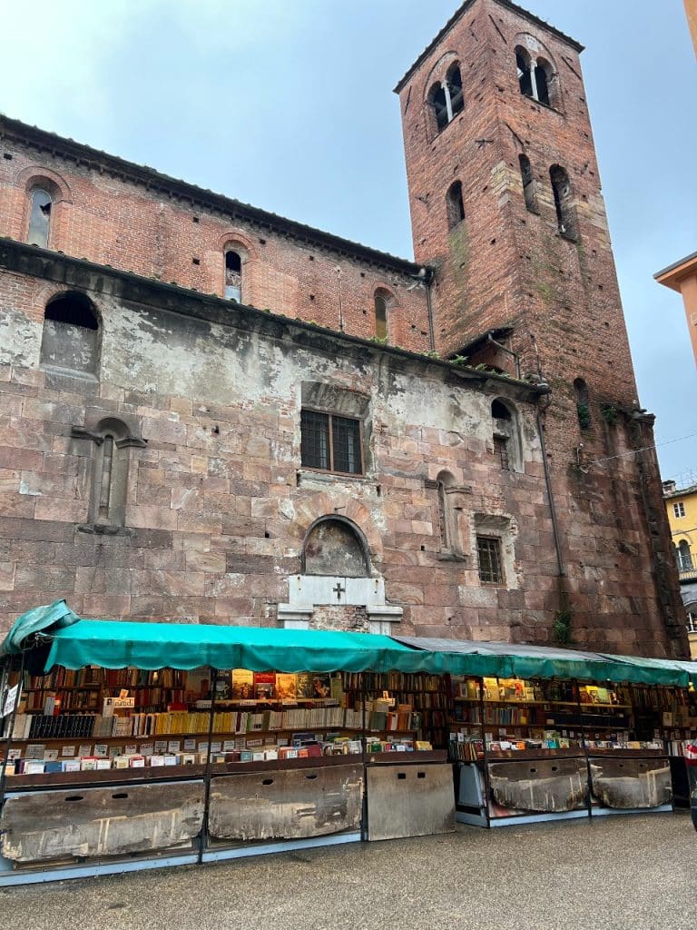 Piazzetta del Libro, Lucca