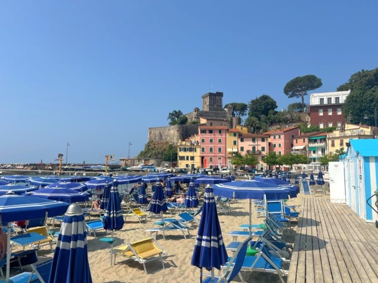 renting sunbeds in Italy