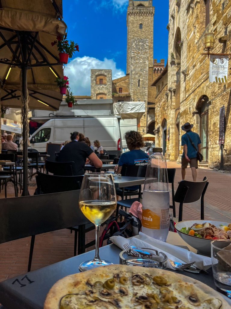 pizza in San Gimignano - mistakes in Italy