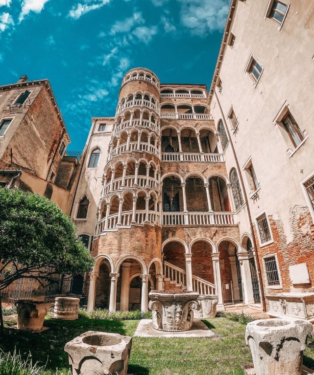 Scala Contarini del Bovolo