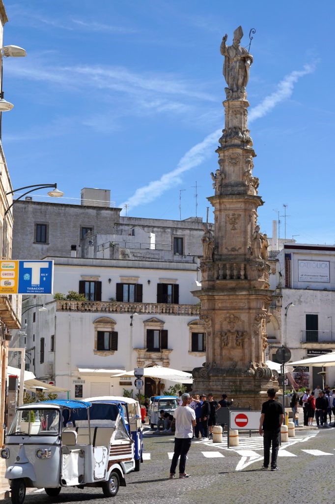 Ostuni statue